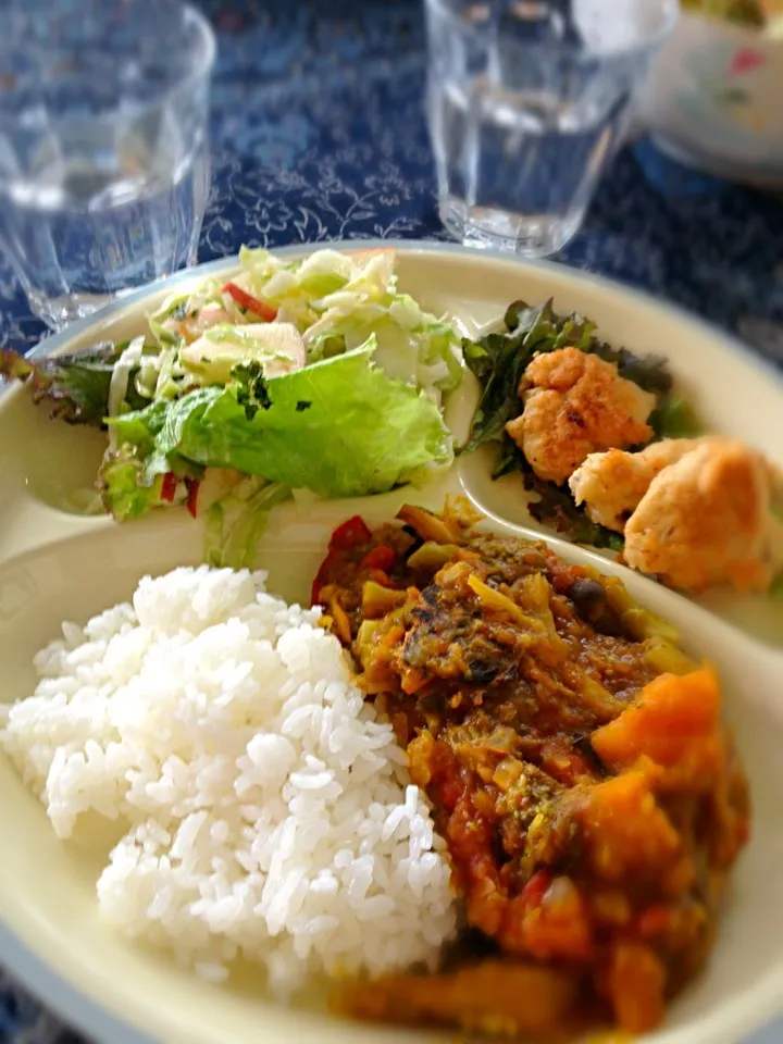 野菜たっぷりカレー、フルーツサラダ、手作りナゲット|麻衣さん