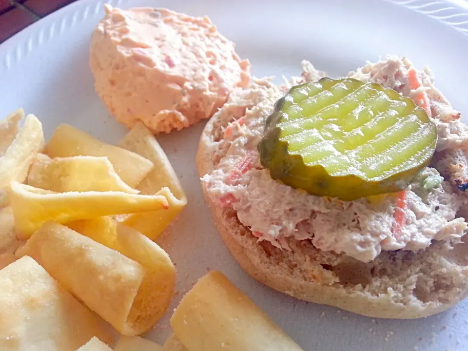 Healthy Tuna Salad on a toasted Honey Whole-wheat English Muffin with a side of Greek Olive Dip & Pita Chips|Melissa Marie Hallさん