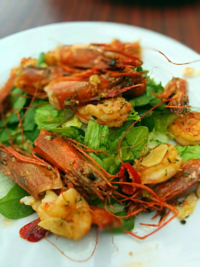 Snapdishの料理写真:Grilled #shrimps salad with garlic|LucieFoodさん