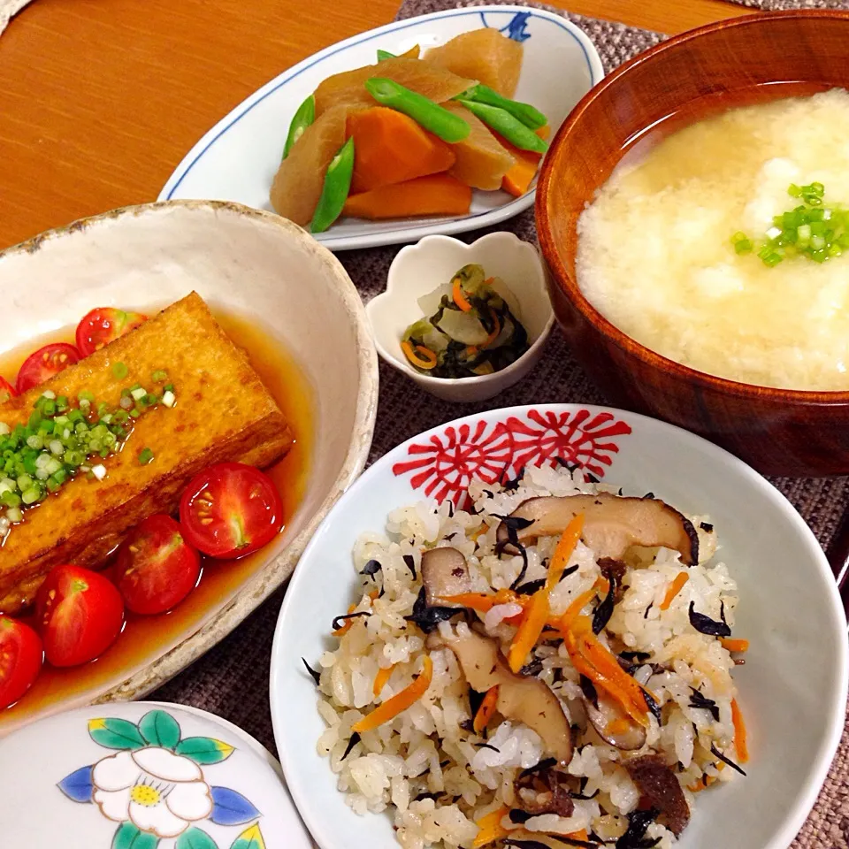 厚揚げ焼き＆五目ご飯＆長芋すり流し汁で朝ご飯🍀|デミさん