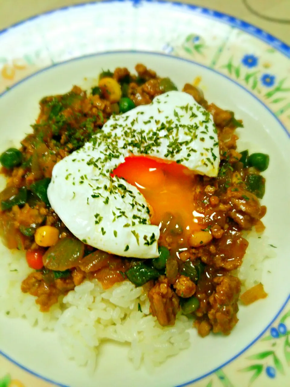 キーマカレー。ポーチドエッグのせ🍴|ちはるさん