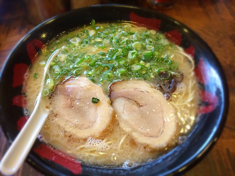 Snapdishの料理写真:とんこつラーメン|Yas Nakさん