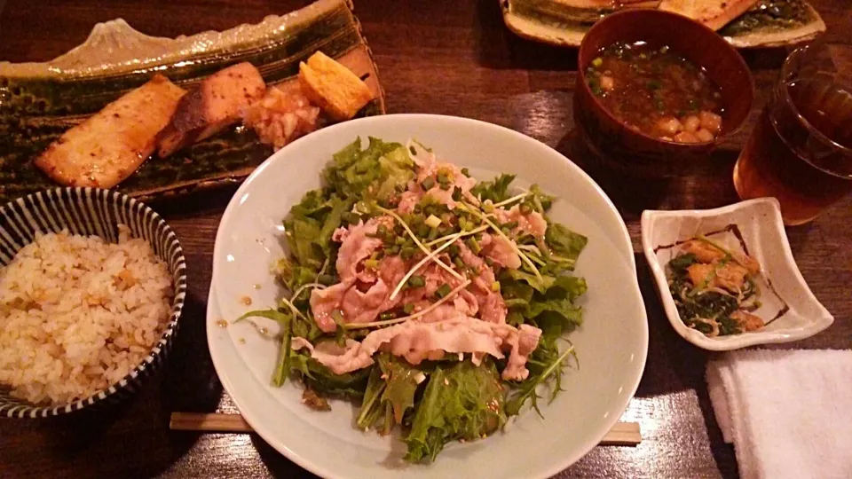 Snapdishの料理写真:賄い飯♪ 豚しゃぶ胡麻だれサラダ、めかじき生姜焼き。|Gauche Suzukiさん