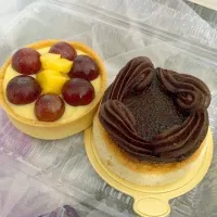 Snapdishの料理写真:Seasonal fruit tart and Heavenly chocolate|diniarishaさん