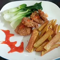 Fried chicken fillet coated with ebi crunch with chips and boiled bok coy|MollyGeeさん