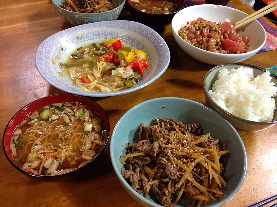 Snapdishの料理写真:牛肉とごぼうの甘辛煮、納豆ばくだん(^O^)／|すかラインさん