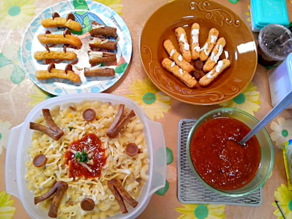 "Cheesy Macaroni and Cheesy Nugget Stick..especially made for my Cheesy Lover,hehe 😄"|Mutia Nurafni Diapatiさん