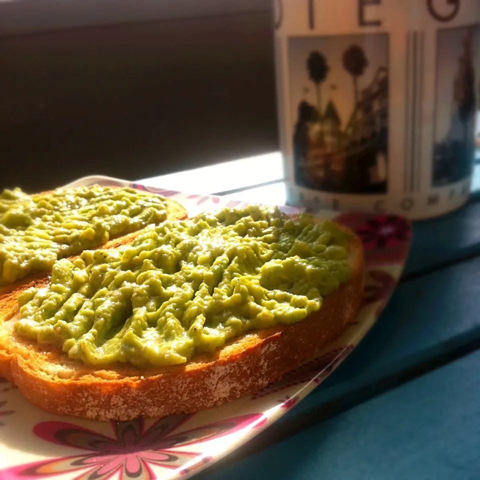 Avocado and Toast Breakfast #healthy #vegan|T.E.Dennisさん