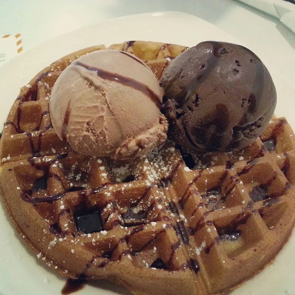 Nutella & kahlua icecream with waffle|Jun Kiさん