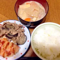 Snapdishの料理写真:粕汁、豚肉と茄子の味噌炒め、ハムチーズカツ☆|なぎちゅさん