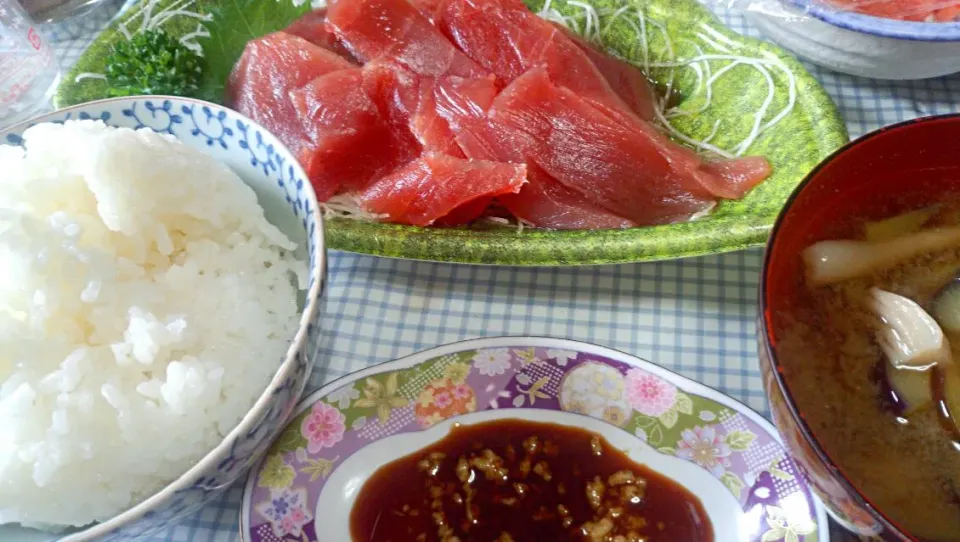 鮪の刺身で、朝食|sakumaさん