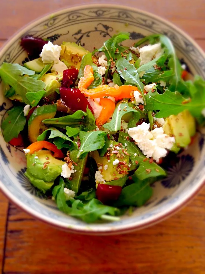 Salad with cucumber, beetroot, tomato, capsicum, rocket, avo and feta|Mistaleさん