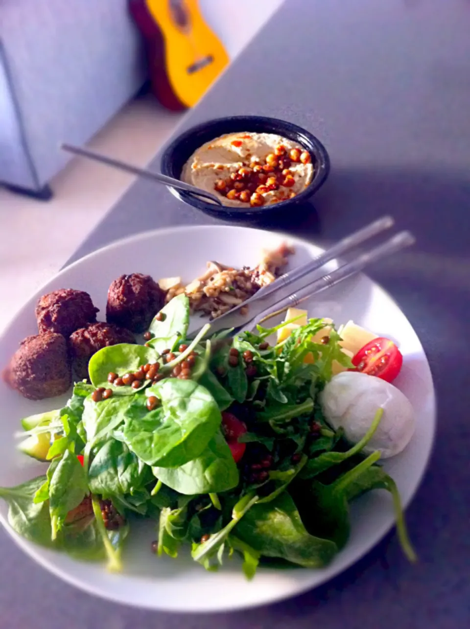 Snapdishの料理写真:Salad with falafel, houmous, mushrooms, and cheese and an egg!|🍓Jolejo🍓さん