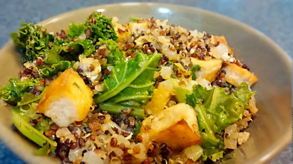 quinoa fried rice with tofu and kale|Jiraphon Gさん