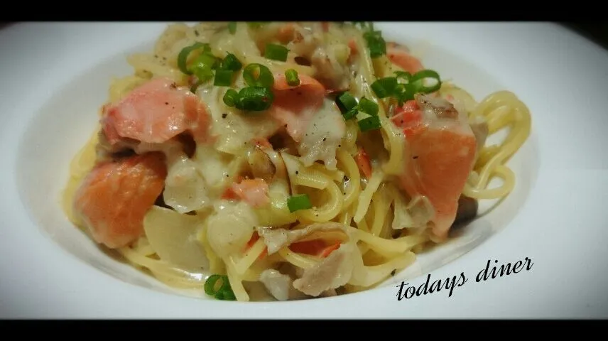 サーモンとしめじのクリームパスタ

 #しめじ　 #サーモン　 #パスタ/ピザ 
 #時短　 #牛乳 　 #生クリーム|ケンタロウ4949さん