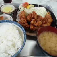 Snapdishの料理写真:唐揚げ定食|たくぞうさん