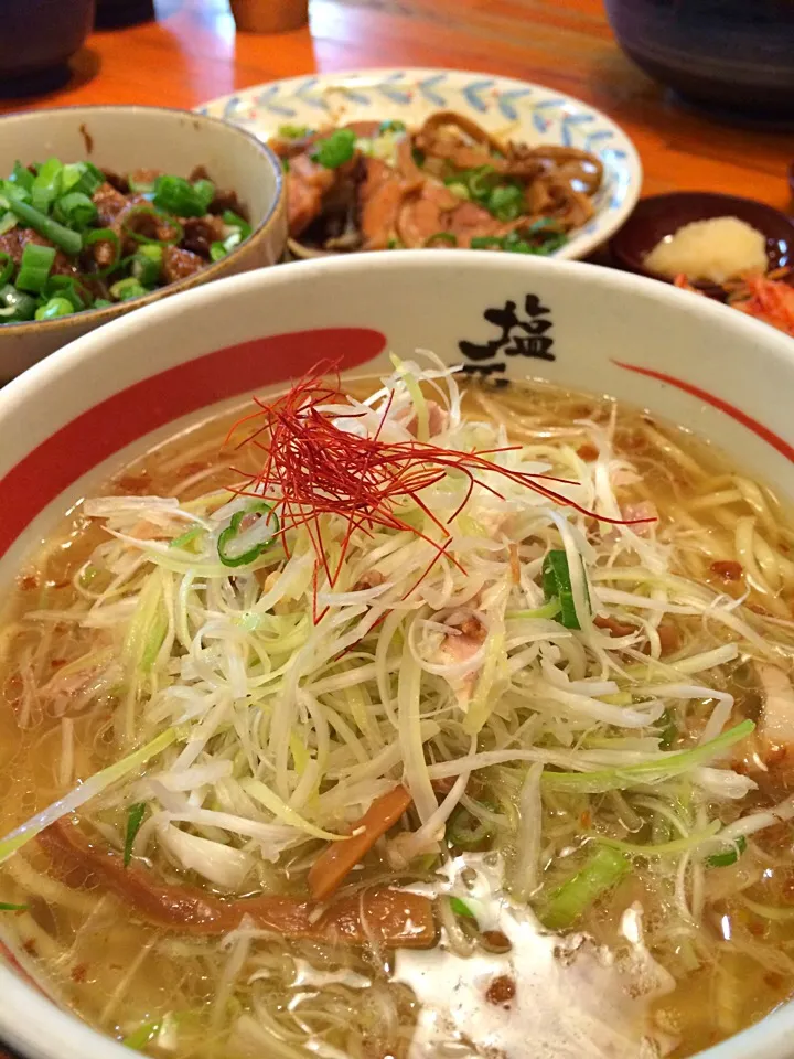 ネギ塩ラーメン、チャーシュー、どて丼🎵|Babyelephant-Tさん