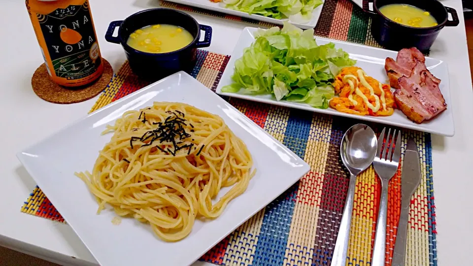 今日の夕食 たらこスパゲティ、サラダ、ベーコンステーキ、コーンスープ|pinknari🐰🌈さん