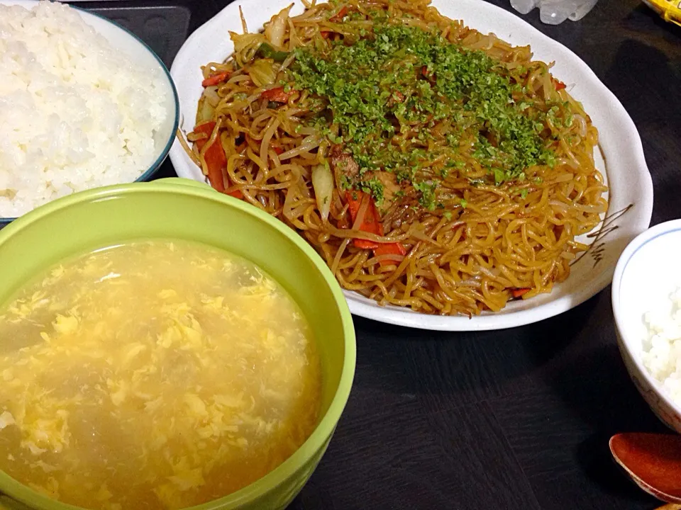 今日の晩ご飯は、野菜たっぷり焼きそば、冬瓜の卵スープ。|ゆえさん