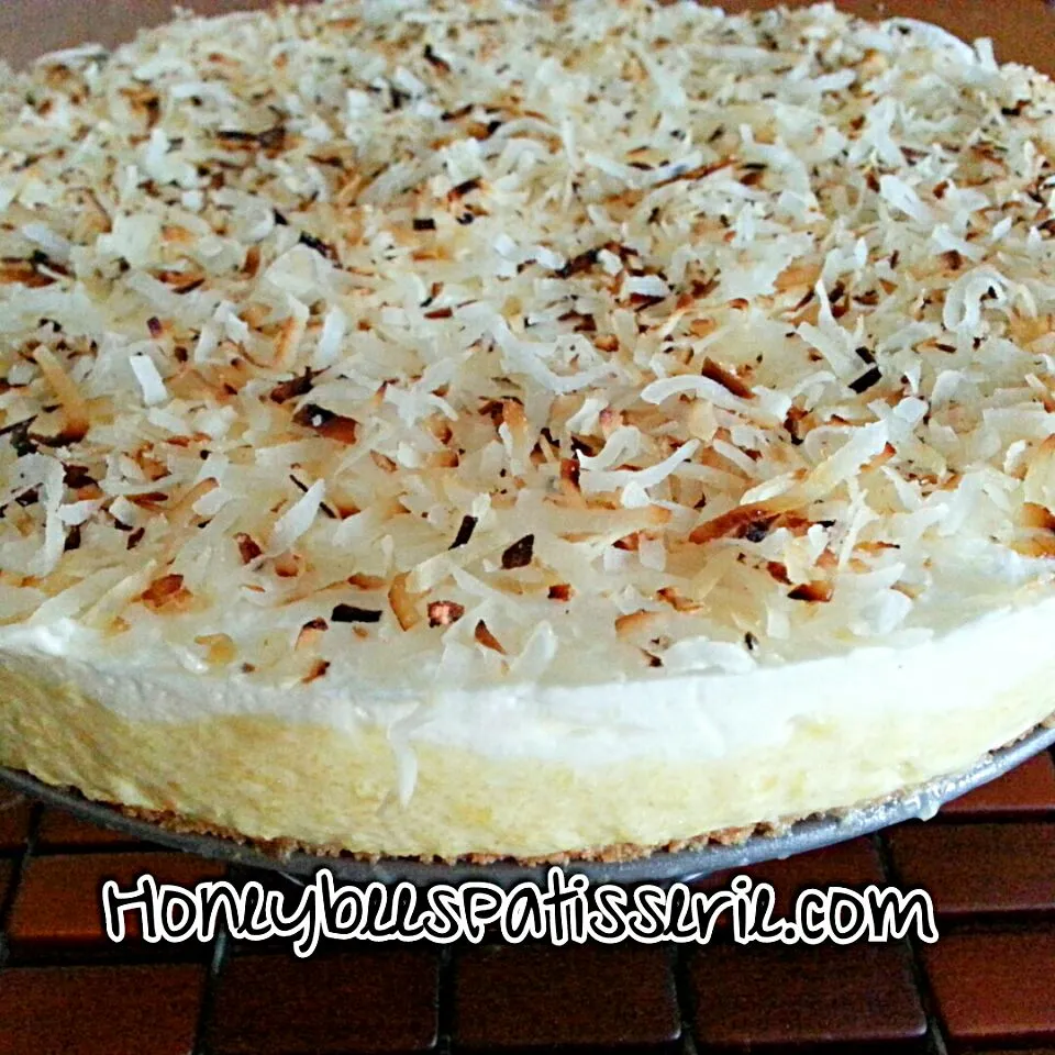 Millionaire Pie (Pineapple Chiffon, Pecan Sandies Crust, Whipped Cream & Toasted Coconut)|Melissa Marie Hallさん