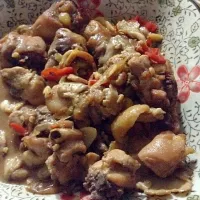 Snapdishの料理写真:雞腿肉炒秀珍菇|Nivaさん