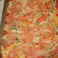 ricotta and spinach stuffed shells.|Whitney Germaineさん