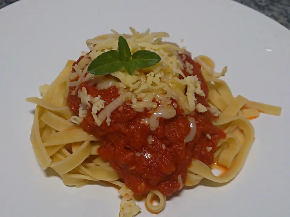 Talharim with some homemade tomato sauce!  delicious ^^/|Daniela Cunhaさん