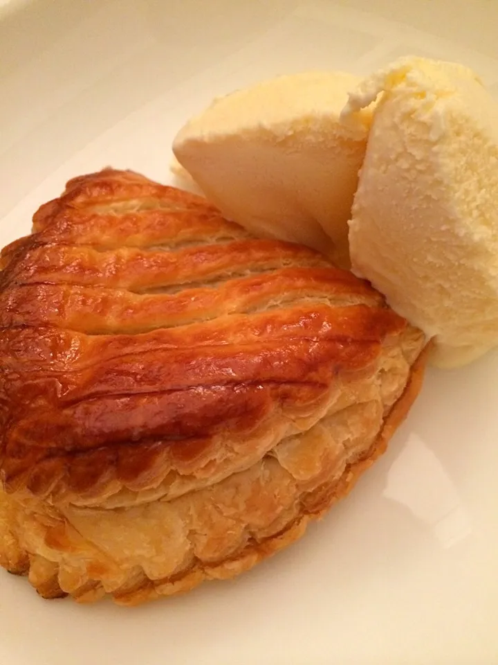 真夜中の誘惑😜💦  
 Hot Apple Pie🍎 
w 🍦Icecream😋👍|chieさん