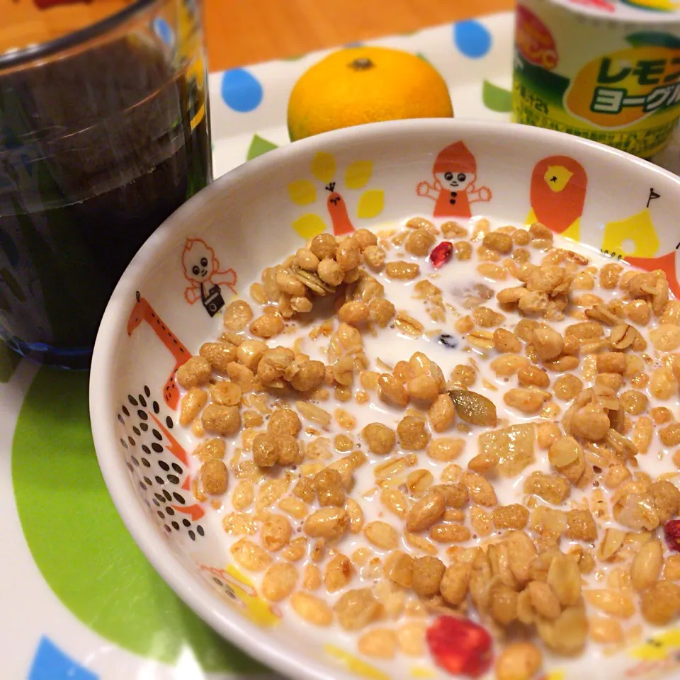 グラノーラ レモンヨーグルト みかん アイスコーヒー|さるさん