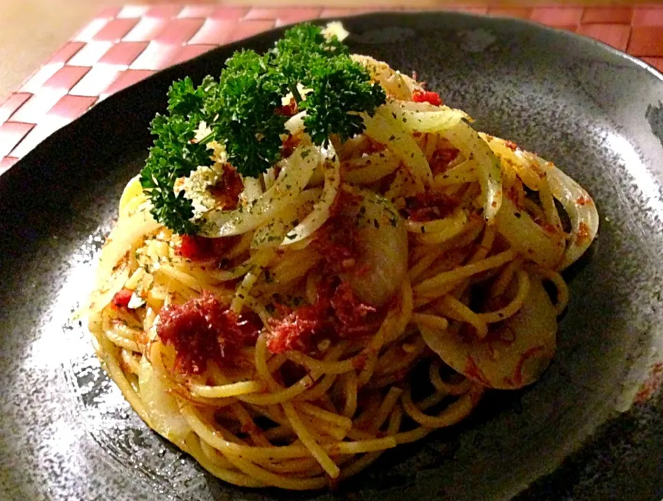 オヤジ特製『チョー簡単で絶品！コンビーフ＆玉ねぎのオイルパスタ♪ 』((美^～^味))ﾓｸﾞﾓｸﾞ♪|TETSU♪😋さん