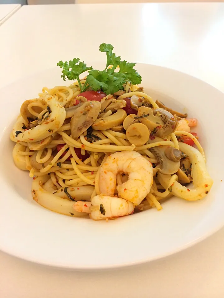 Thai seafood spaghetti|Yoku kuu kyaku daさん