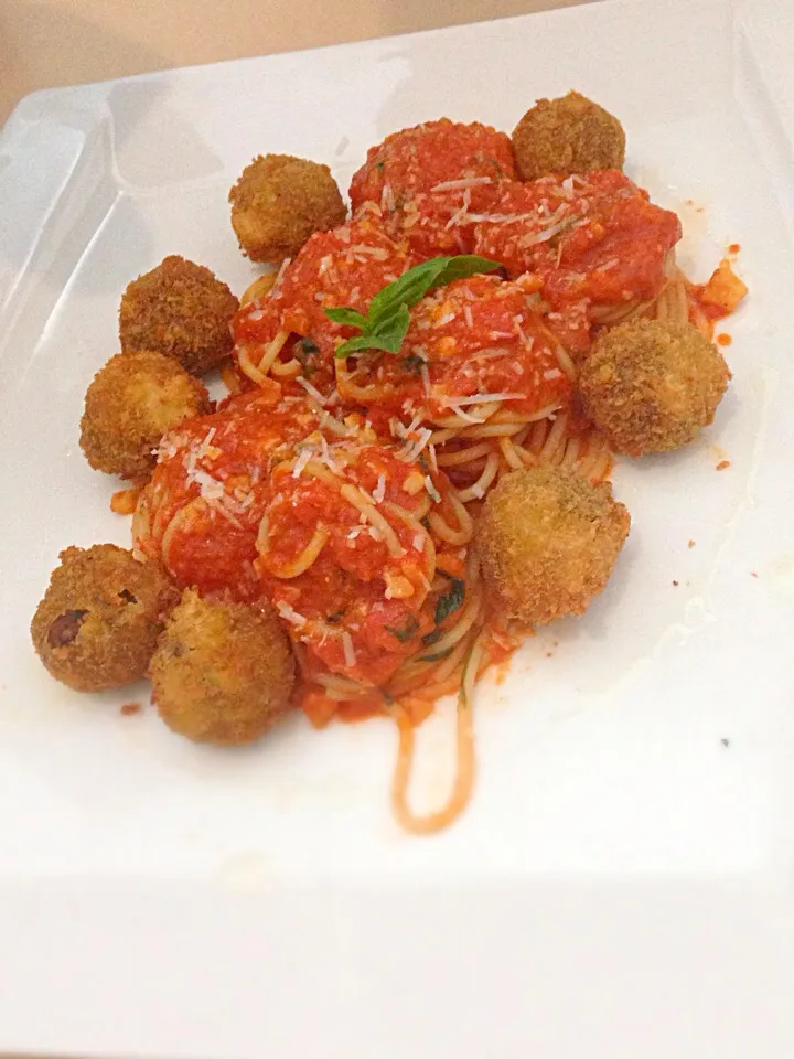 Snapdishの料理写真:Spaghetti meatballs|ching sing yunさん