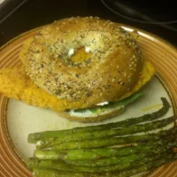 chicken strip bagel sandwich with asparagus on side.|Brandonさん