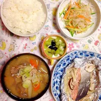 ご飯  鮭のホイル焼き  切り干し大根のサラダ  豚汁  豆乳ブラマンジェ|にのみさん