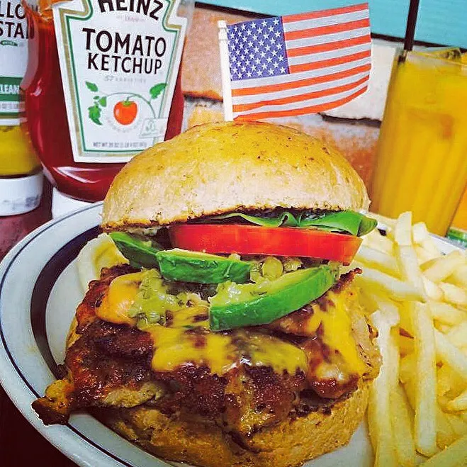 #GRILLED #CHICKEN #MELTED #CHESSE #BURGER|ClassicalCoffeeRoaster,co.ltdさん