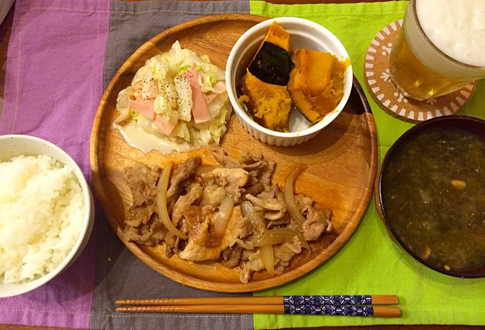 Snapdishの料理写真:生姜焼き 南瓜の煮物 白菜のサラダ 納豆のお味噌汁|haseseさん