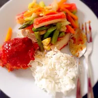 Snapdishの料理写真:Baked chicken, rice and stir-fry mixed vegetables|Erialc-Londonさん