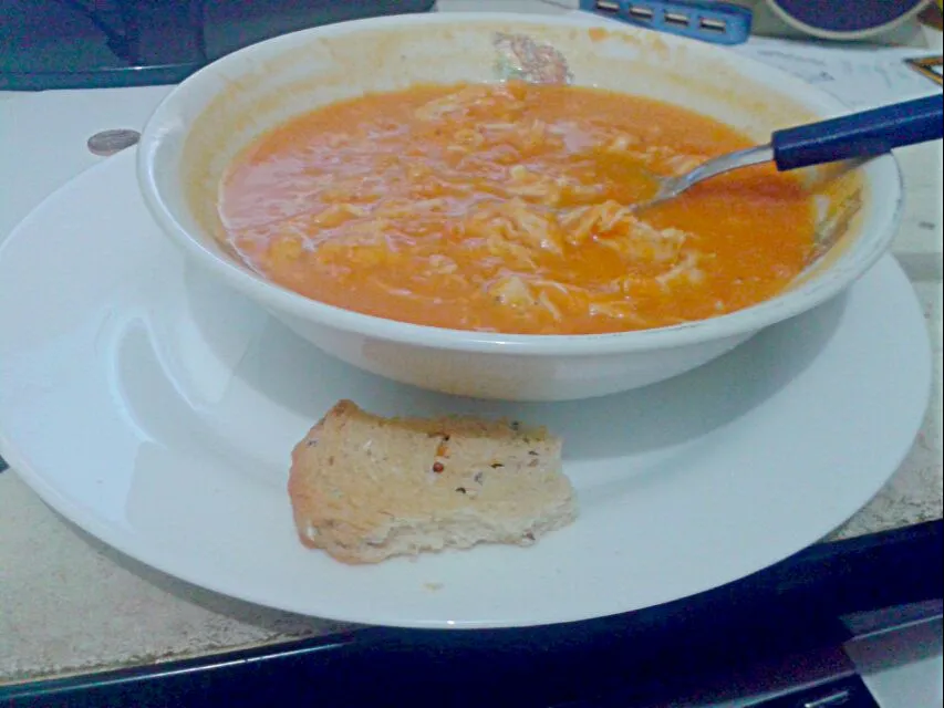 Snapdishの料理写真:25/08/2014 - jantar

sopa de abóbora + tomate + frango + queijo light 
torrada multigrãos|Gabriela Baptistaさん