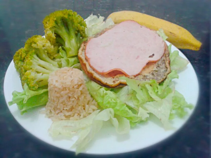 Snapdishの料理写真:28/08/2014 - almoço

alface + arroz integral + brócolis + omelete de 1 ovo e 1 clara com ervas finas + peito de peru defumado light
banana|Gabriela Baptistaさん