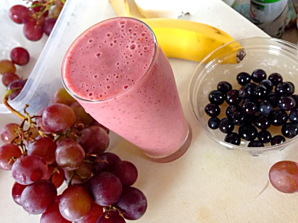 Blueberry grape banana smoothie|viviさん