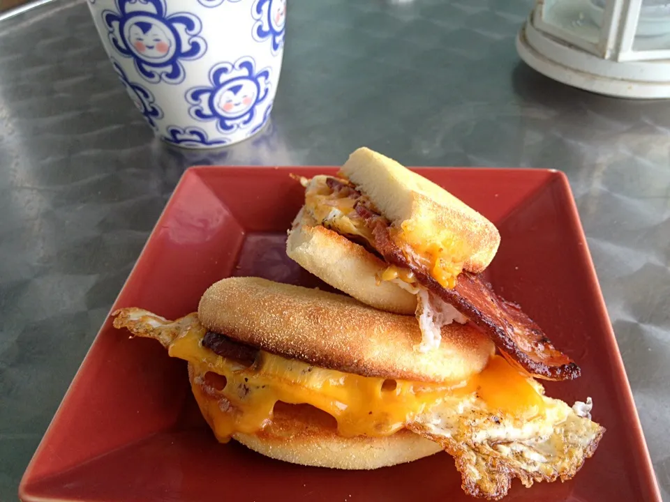 Breakfast sandwich with my bacon & reheated tea.|Chris Shannonさん