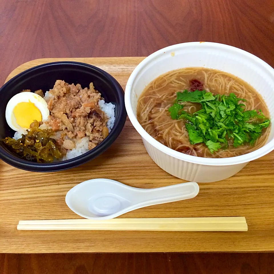 Snapdishの料理写真:台湾麺線 ミニ魯肉飯セット|charさん