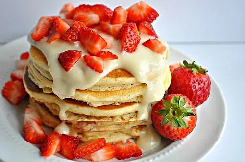 Pancakes with strawberrys #Breakfast/Brunch|Laura Rさん