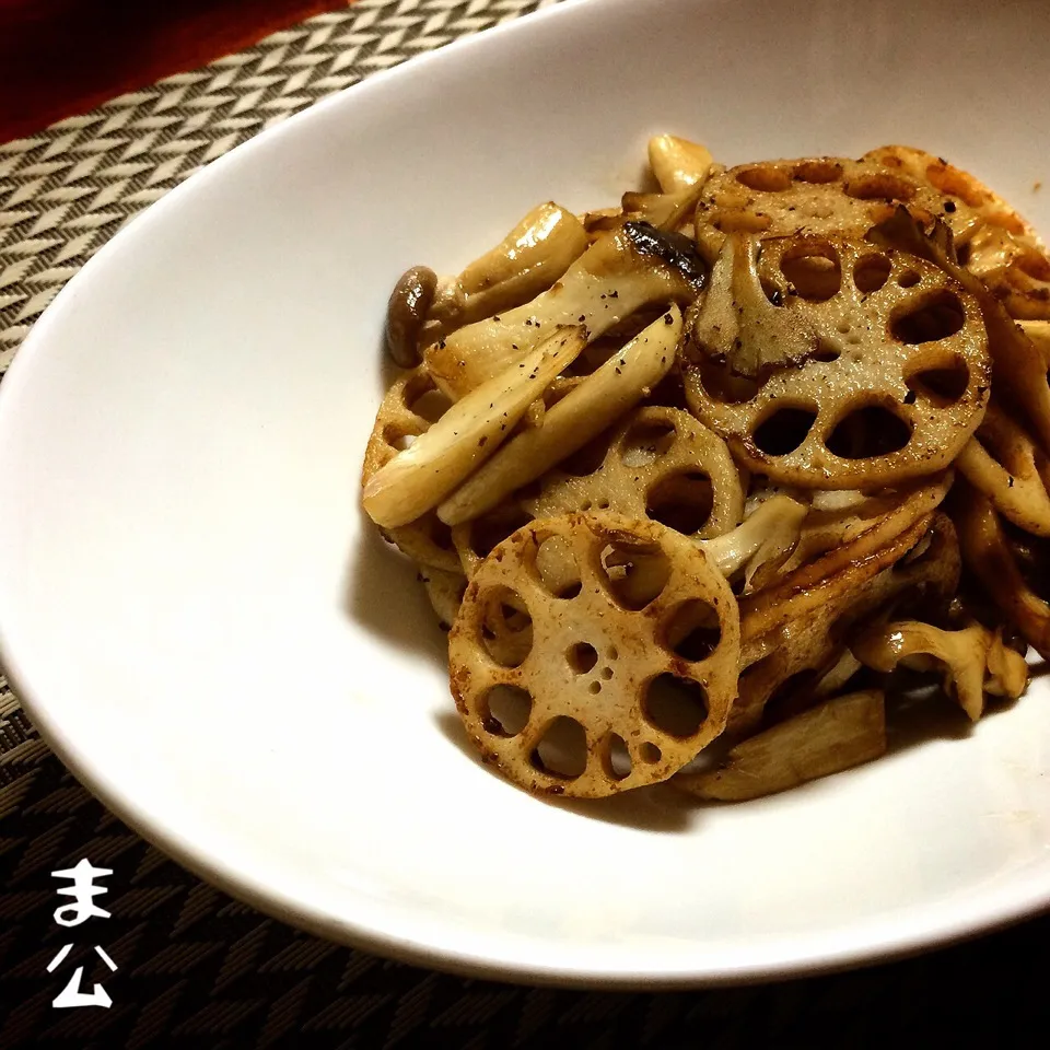 Yuka Nakataさんの料理 Stir fried mushrooms n lotus root w/ anchovy 蓮根と茸のアンチョビ炒め|まる(丸大豆)さん