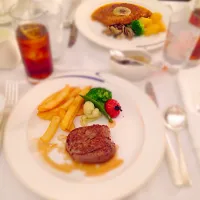 Snapdishの料理写真:赤ワインステーキ♡|さきちょー。さん