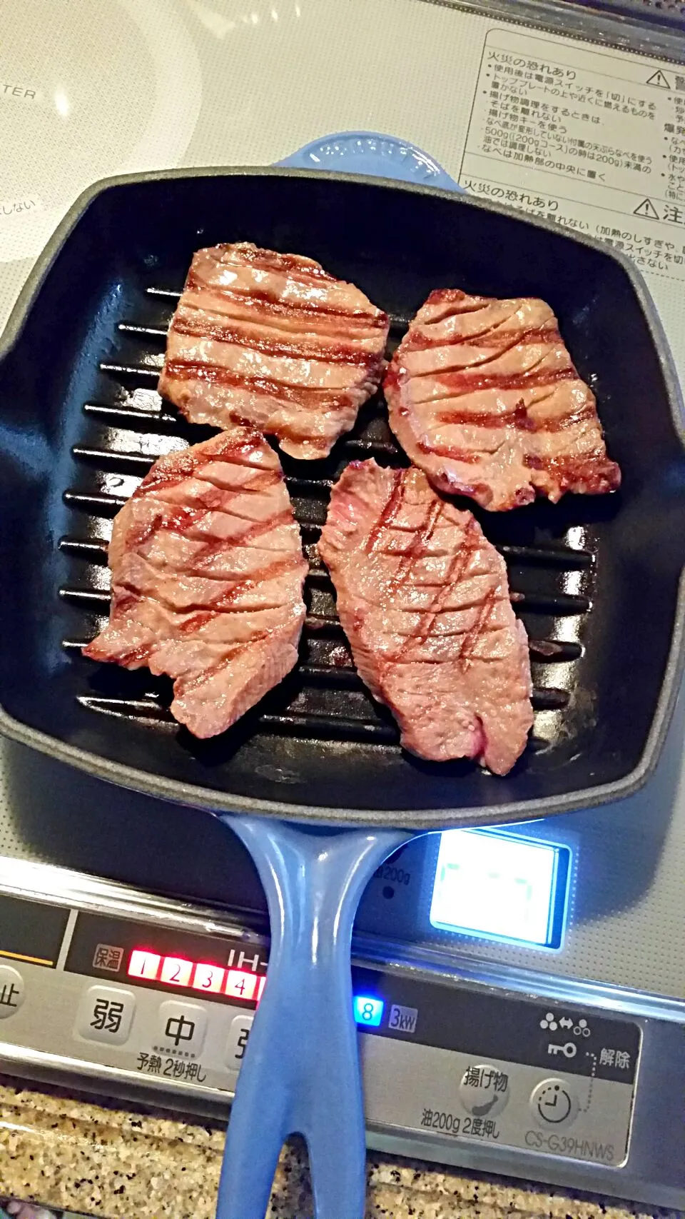 利休の味付き牛タン
ビールがすすむわぁ( 〃▽〃)|Mayumi Katoさん