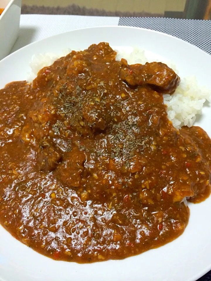 野菜カレー  玉ねぎ、人参、ピーマン、パプリカ、茄子、セロリ、ニンニク、生姜をプロセッサープロセッサーでみじん切り、お肉だけゴロっと❗️ 水の代わりに野菜ジュースで|Satomi Ichikawaさん