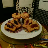 Peanut butter and jelly topped off with a whipped peanut butter frosting|Arnaldo Donadoさん