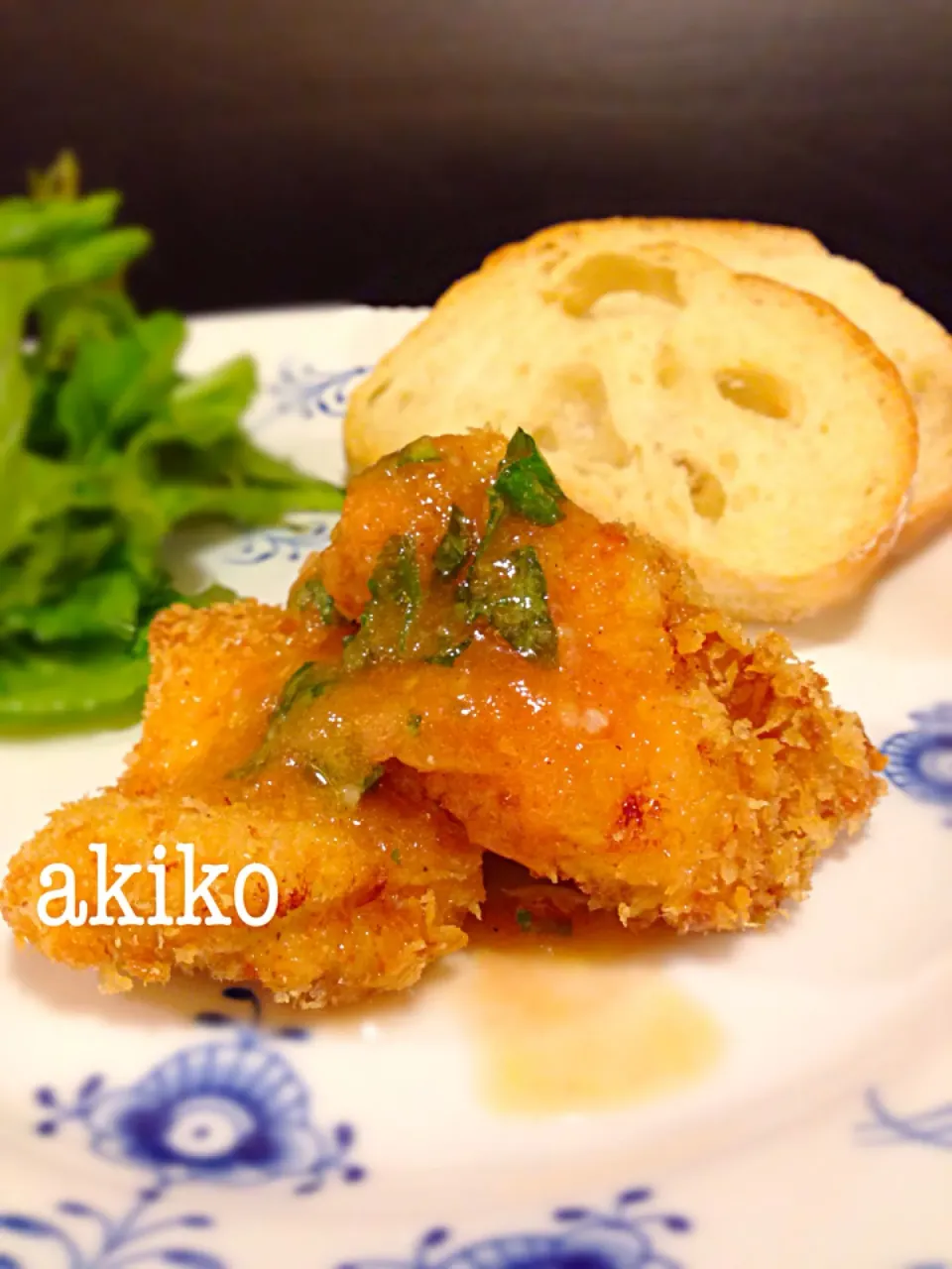 チキンカツのトマトドレッシングかけ☆アンデルセンの北海道小麦のディナーブレッドを添えて|akikoさん