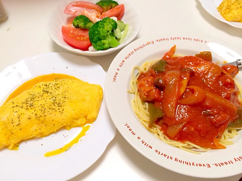 夜ご飯♡前日から煮込み始めたトマト煮込み、ふわふわしめじオムレツ、サラダ|e☆さん